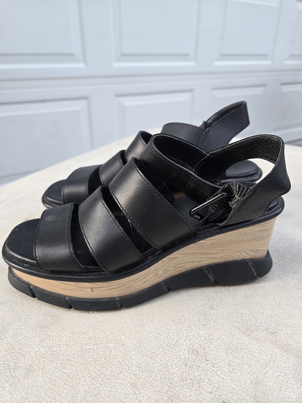 Women's Sorel Black Platform Wedge Sandals - Sleek Strappy Design Size 7 - Picture 4 of 5